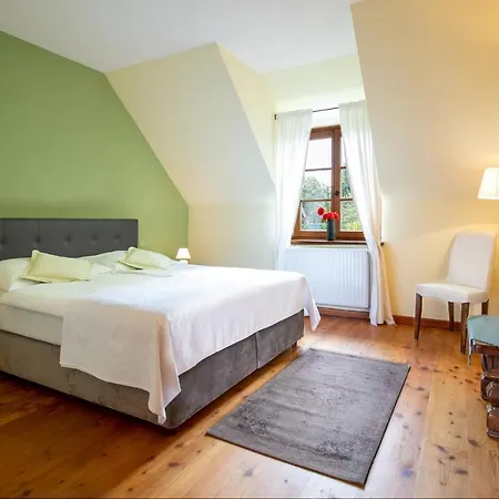 Schlossgasthof & Rosenburg